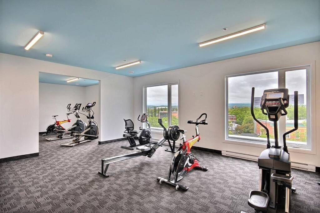 Good Vibes Only -Modern And Spacious 2 Bedroom Condo 4 Beds Free Parking, Gym Québec Dış mekan fotoğraf